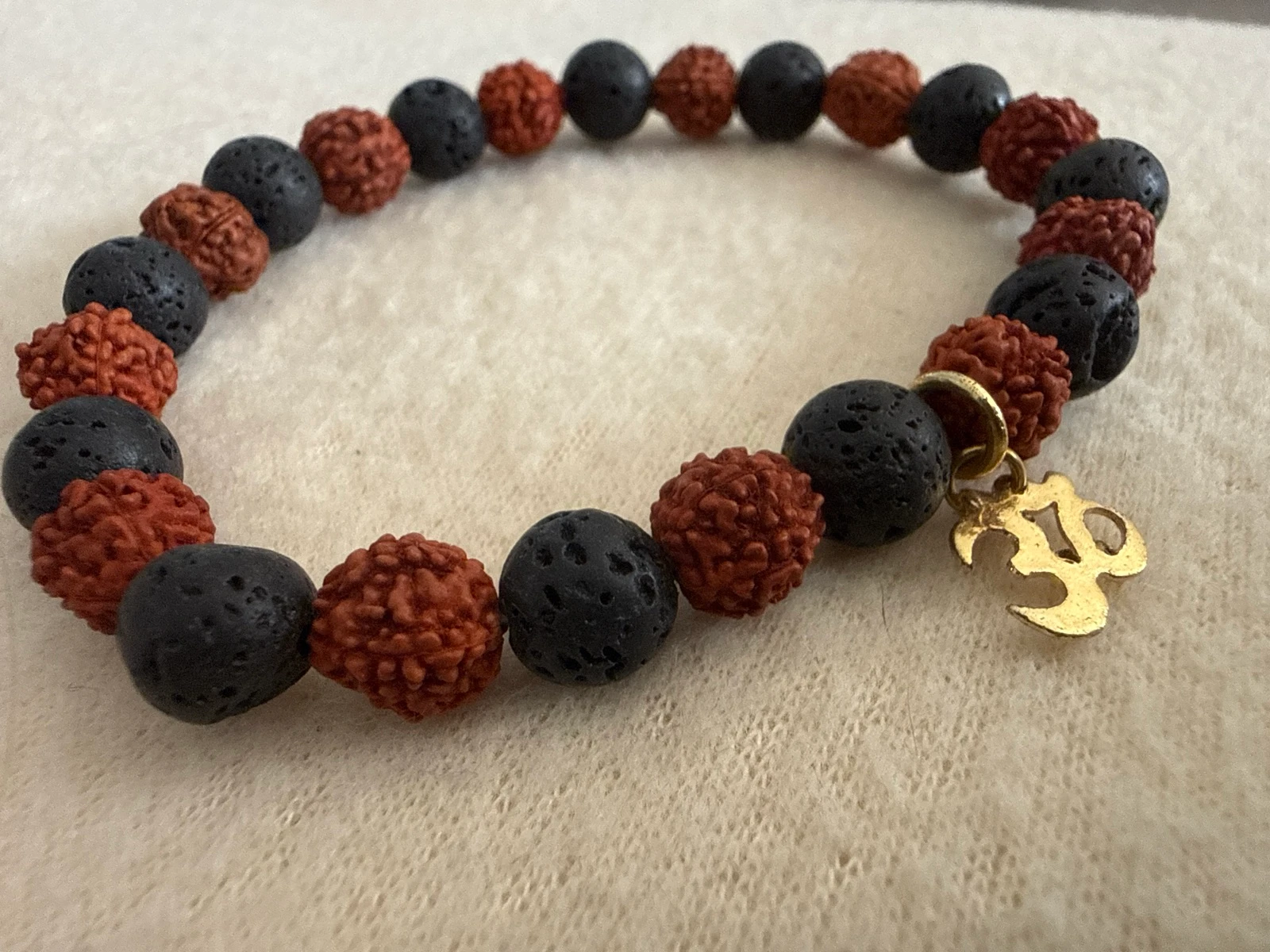 Bracelet rudraksha et pierre de lave  – photo 2